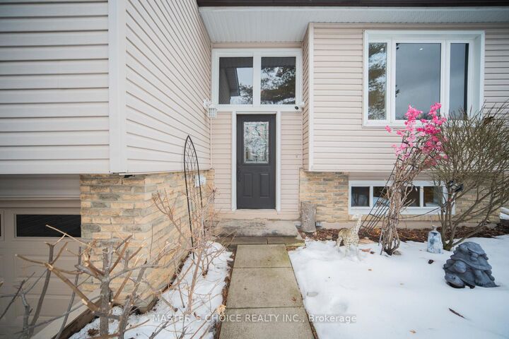 Property Photo: 3294 Rhonda Valley Drive ON L5A 3E9