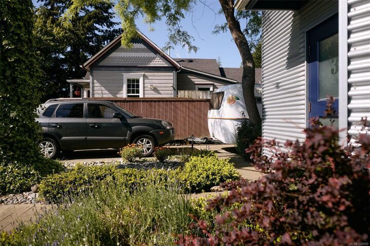 Property Photo: 407 William St #3 BC V9A 3Y8