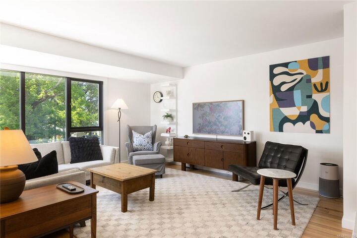 Property Photo:  2887 Colquitz Ave  BC V9A 2L9 