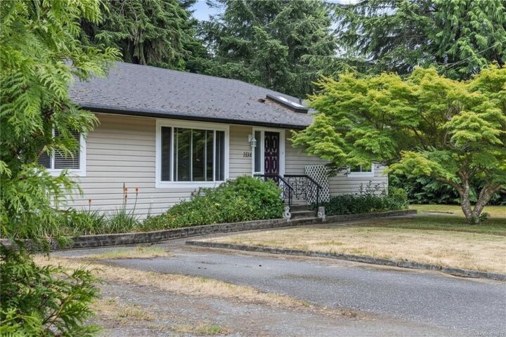 1524 Pacific Cres — photo 1