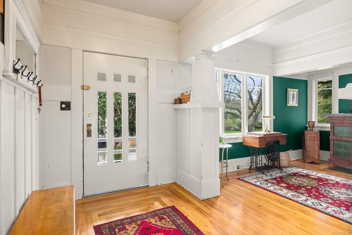 Property Photo: 886 Maddison St BC V8S 4C2