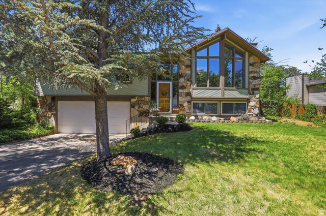 Property Photo: 8938 S Manchester Ln UT 84093