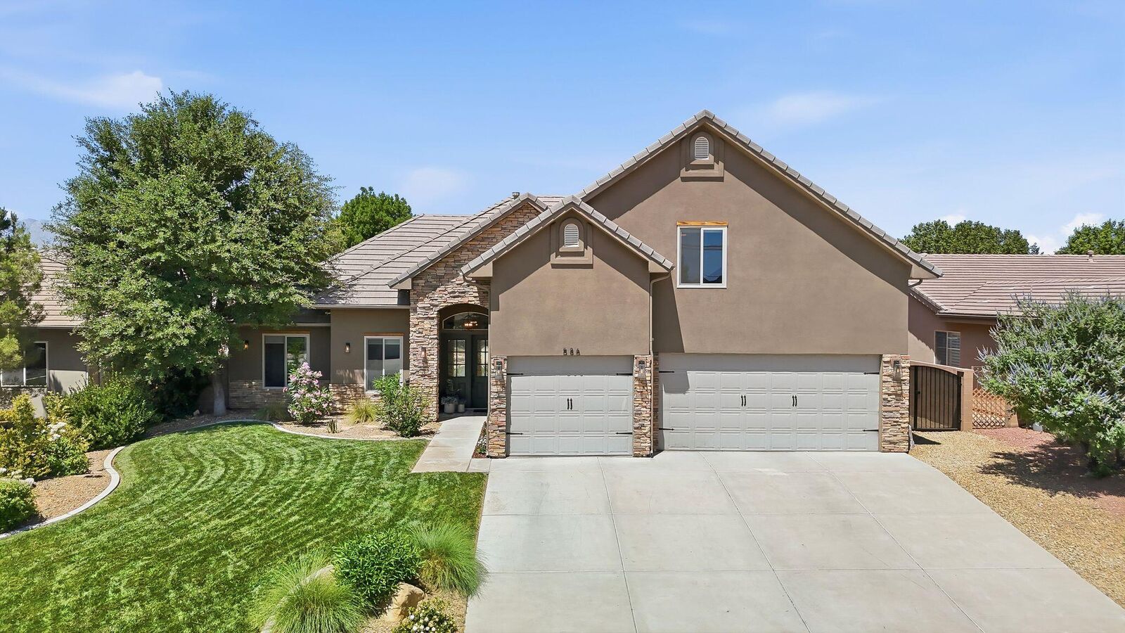 Property Photo:  586 S Whitney Dr  UT 84770 