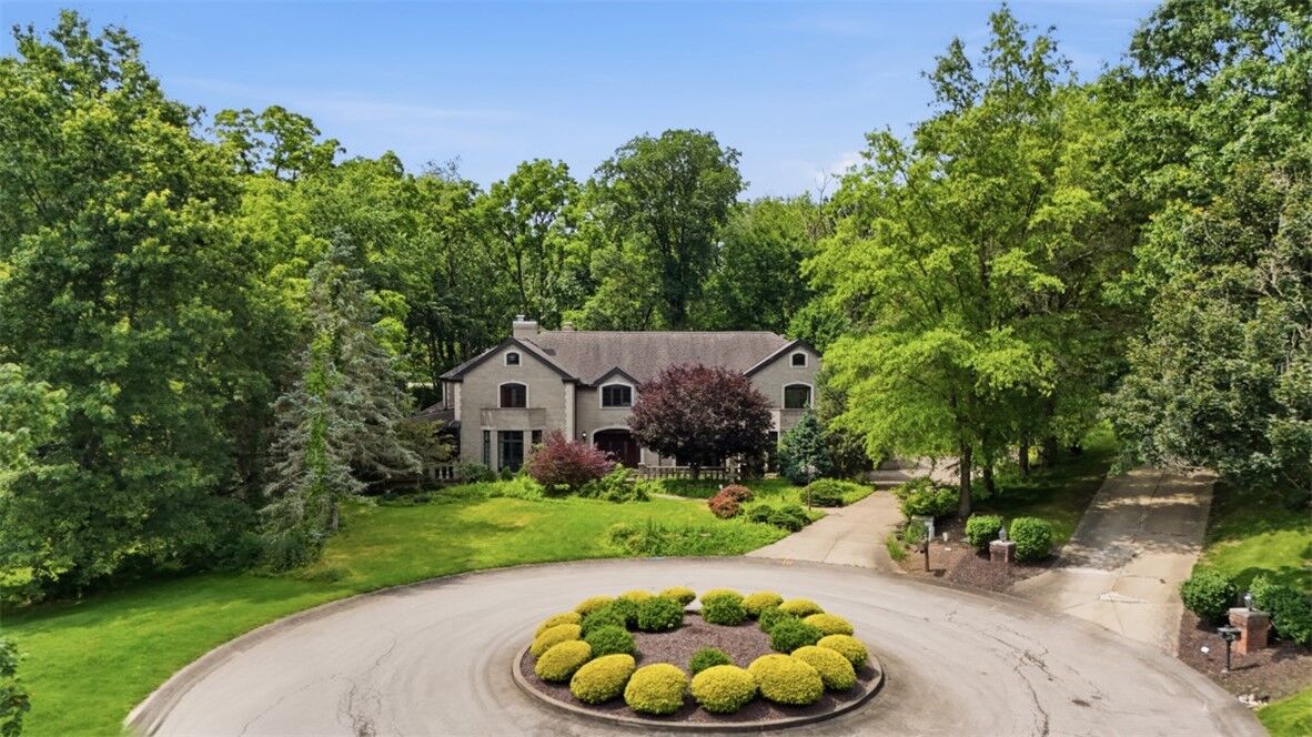 Property Photo:  105 Lantern Cir  PA 15317 