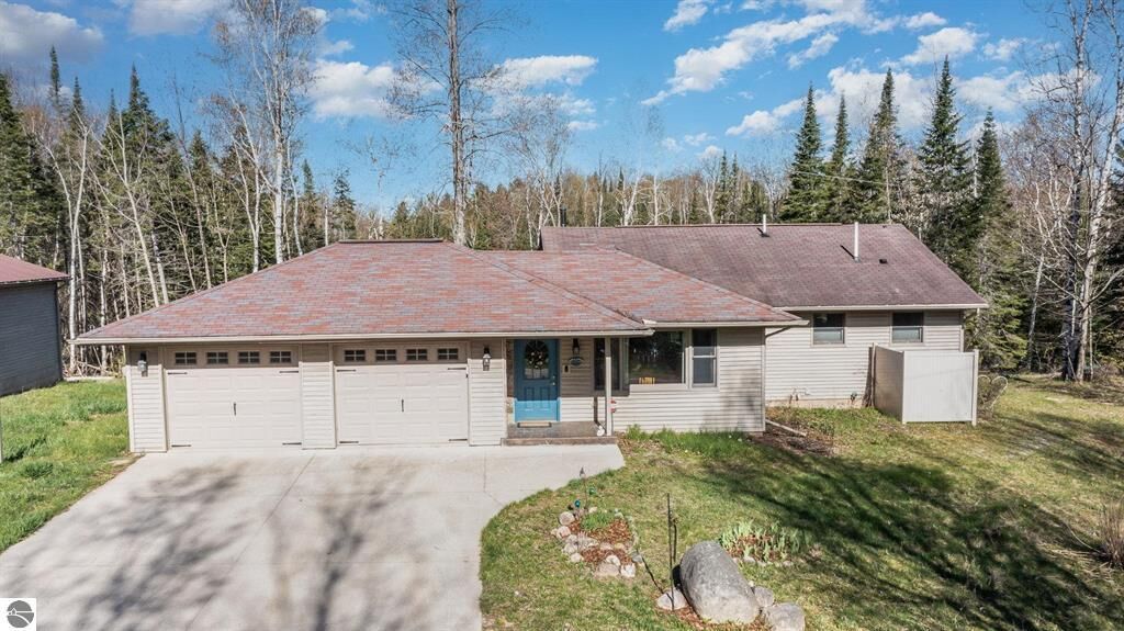 Property Photo: 4213 E North Rose Circle MI 48635