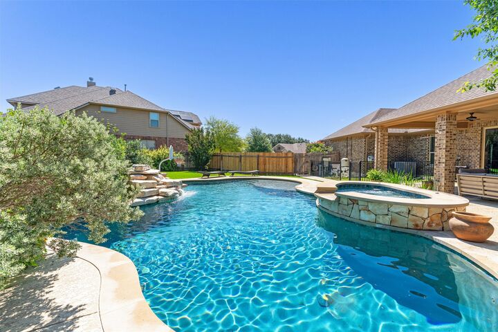 Property Photo:  409 Summer Vista Cove  TX 78613 