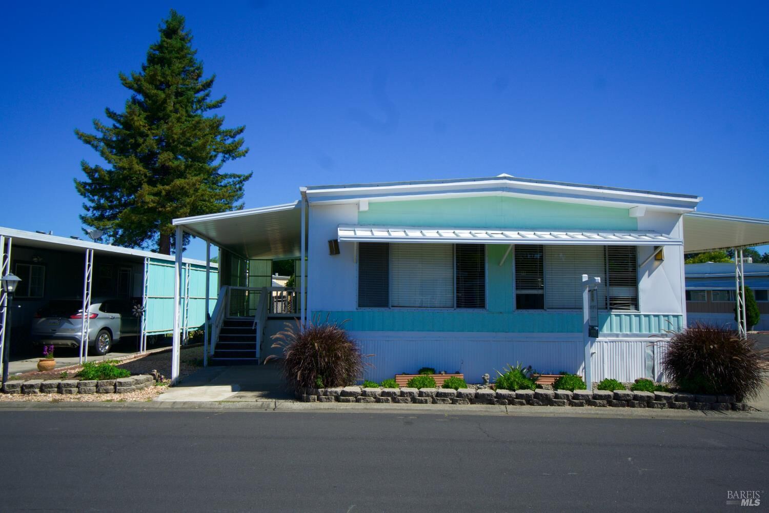 Property Photo:  211 Colonial Park Drive  CA 95403 