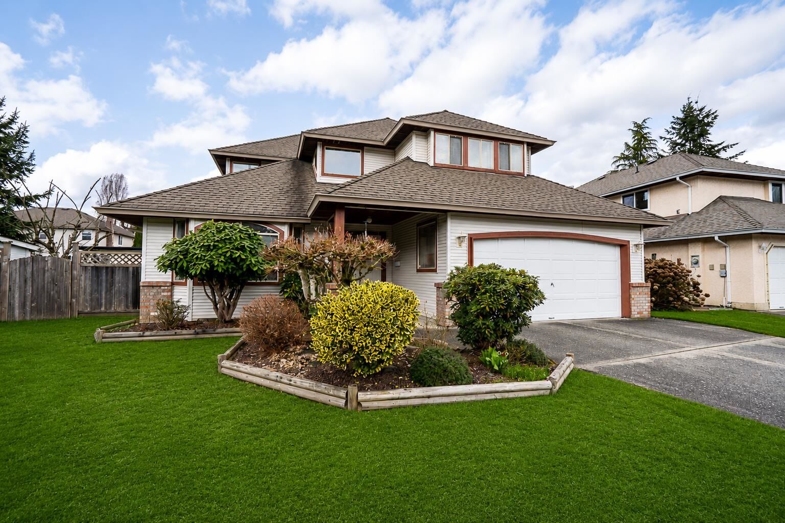 Photo de la propriété:  16156 94A Avenue  BC V4N 3A2 