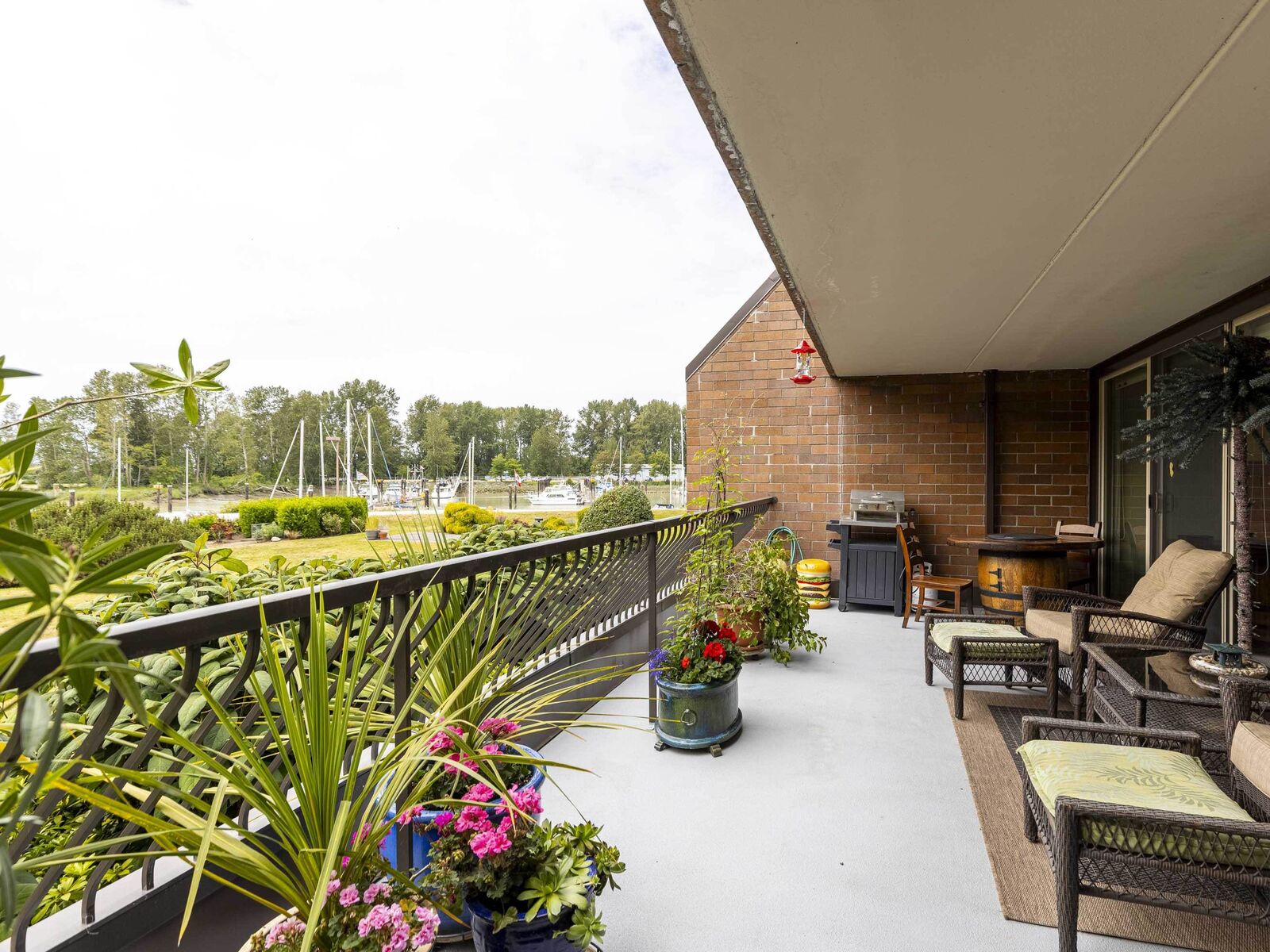 Property Photo:  4815 48 Avenue 105  BC V4K 1V2 