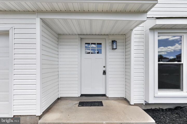 Property Photo:  3 Bergen Court  DE 19702 
