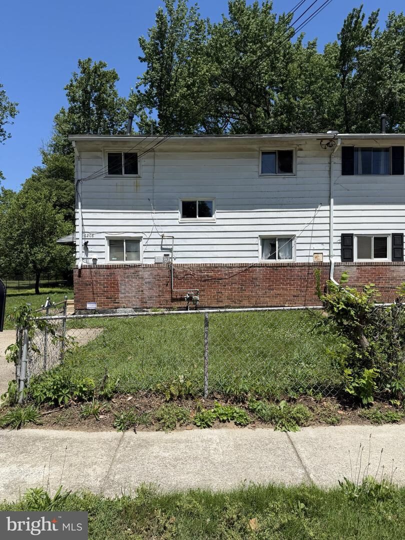 Property Photo:  6208 Seat Pleasant Drive  MD 20743 