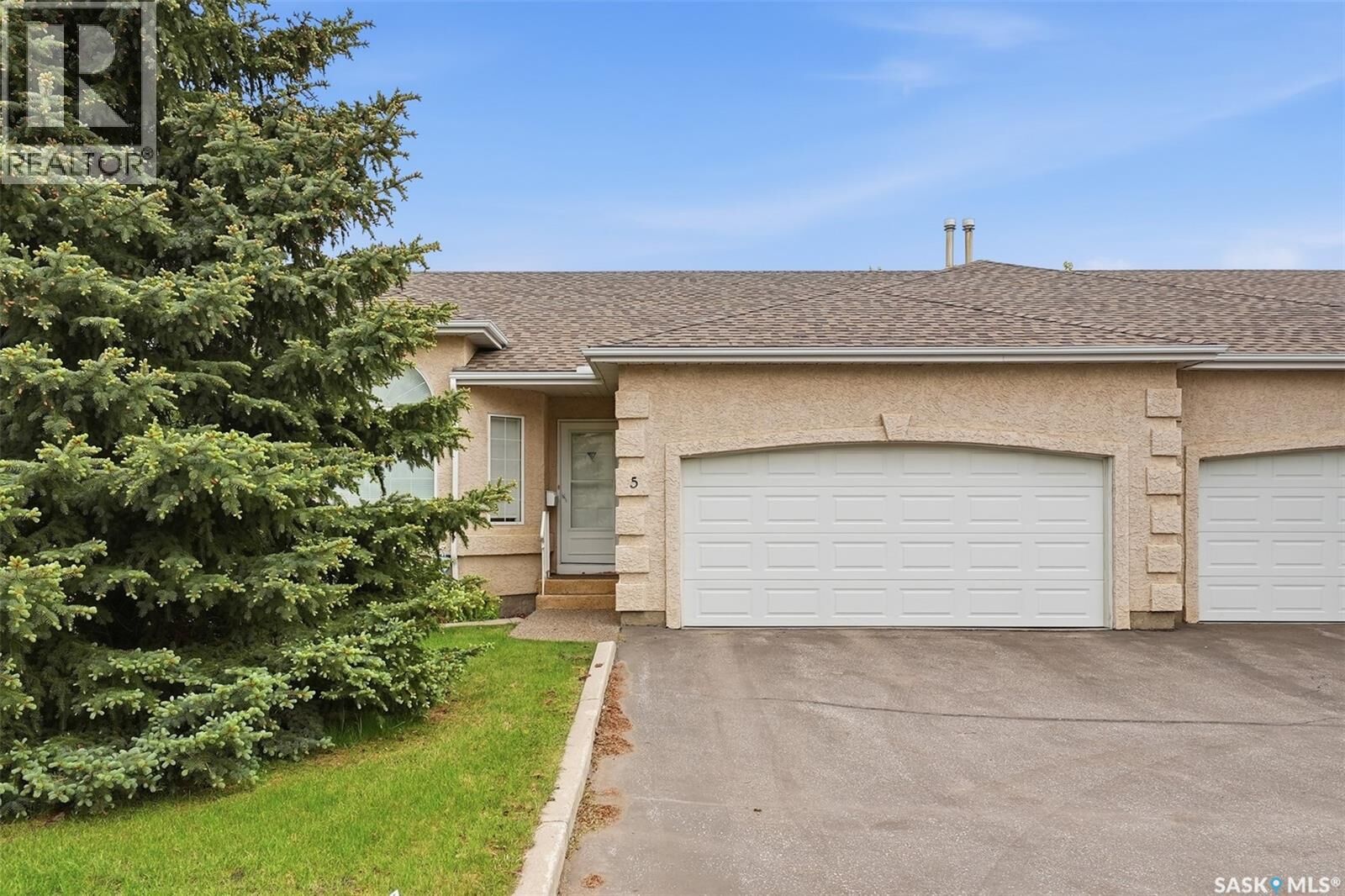 Property Photo:  5 927 Heritage View  SK S7H 5S2 