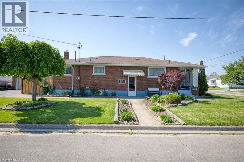 Property Photo: 813 Harriet Street ON L3B 2J5