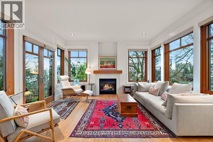 Property Photo:  849 Dunsmuir Road 3  BC V9A 5B8 