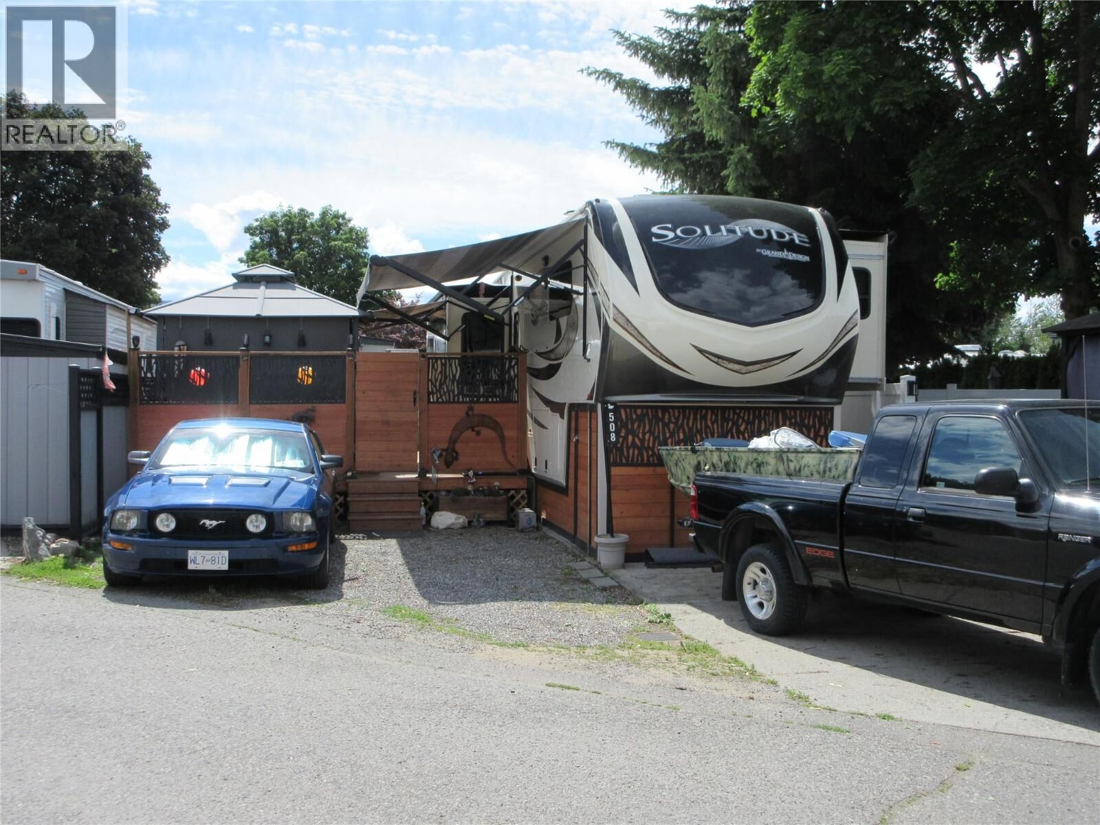 Property Photo:  415 Commonwealth Road 508  BC V4V 1P4 