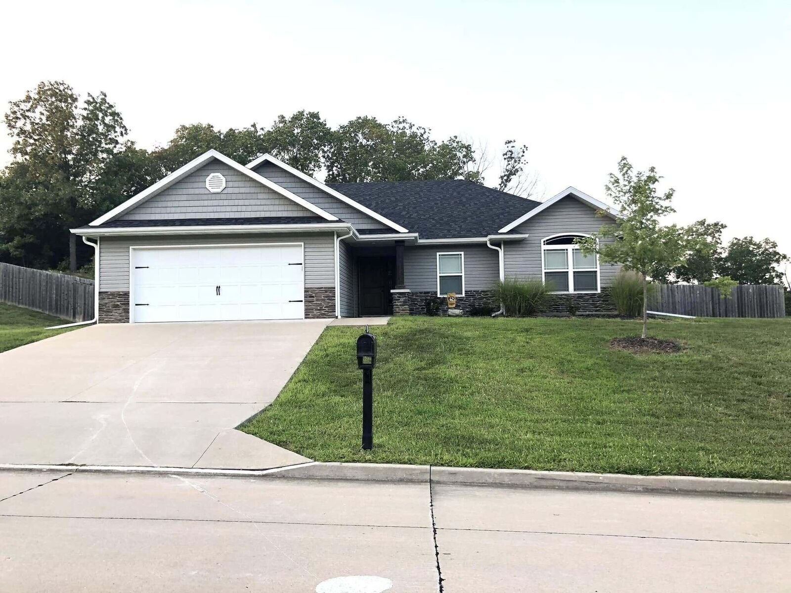 Property Photo: 401 E Honey Ln MO 65202
