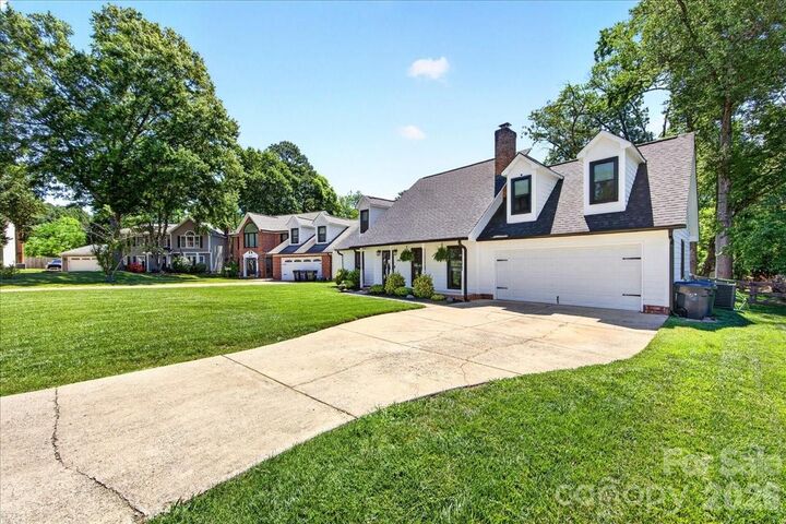 Property Photo:  9018 Hunters Pointe Drive  NC 28078 