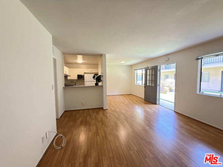 Property Photo: 326 S Manhattan Pl CA 90020