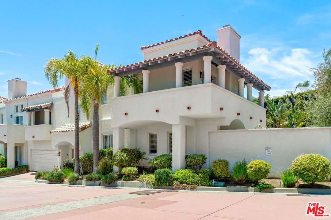 Property Photo:  6435 Zumirez Dr  CA 90265 