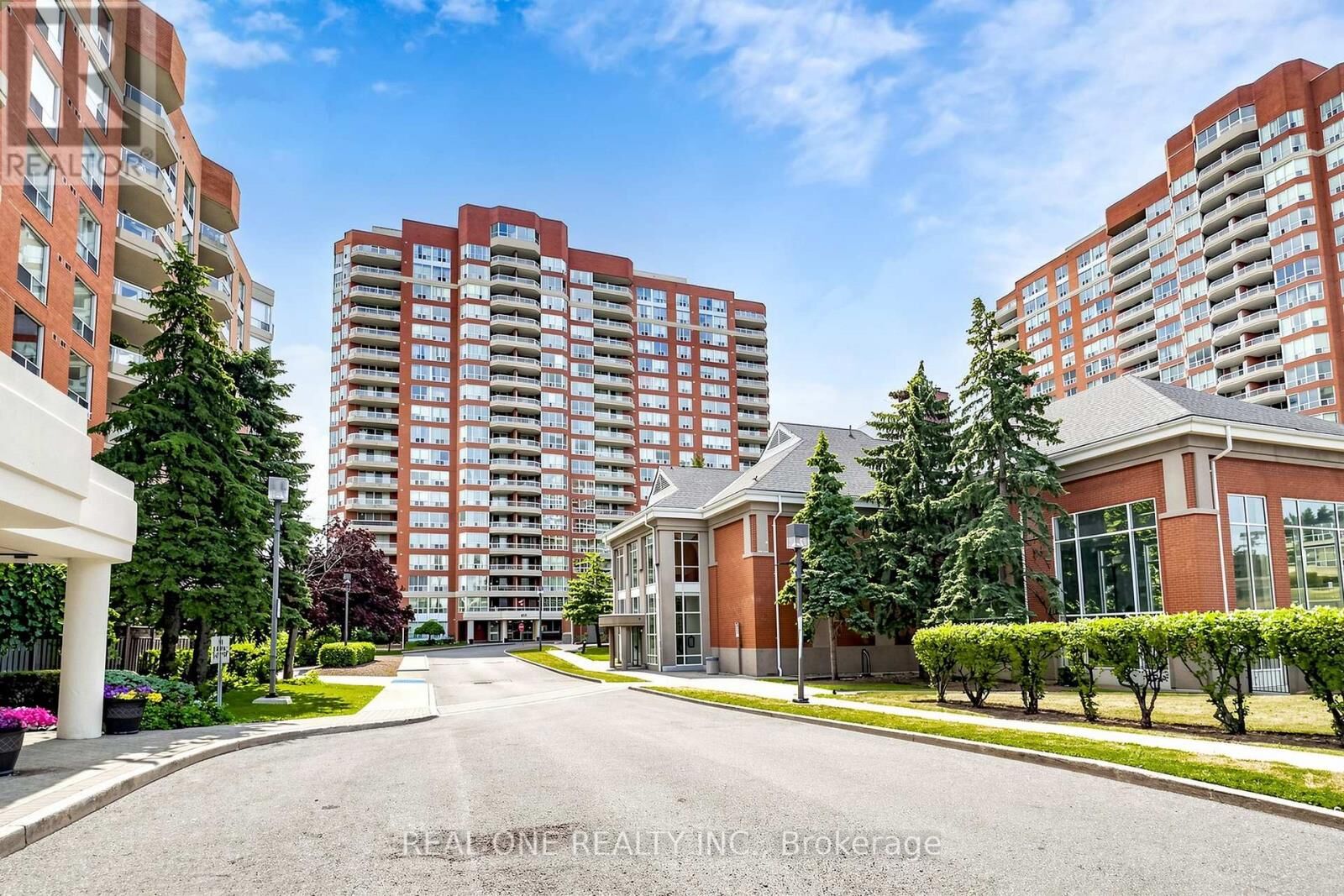 Property Photo:  410 McLevin Avenue 1612  ON M1B 5J5 