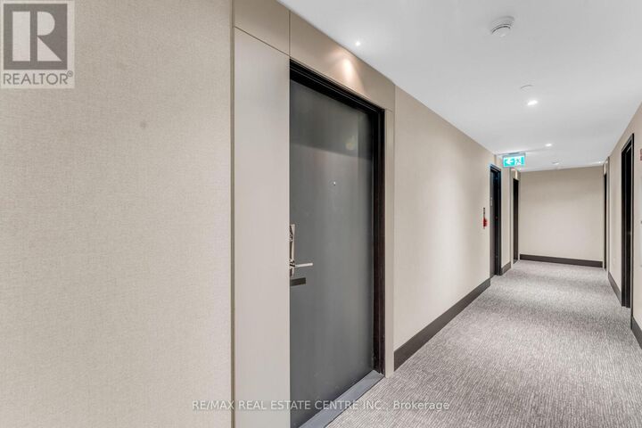 Photo de la propriété:  250 Lawrence Avenue West 422  ON M5M 1B2 