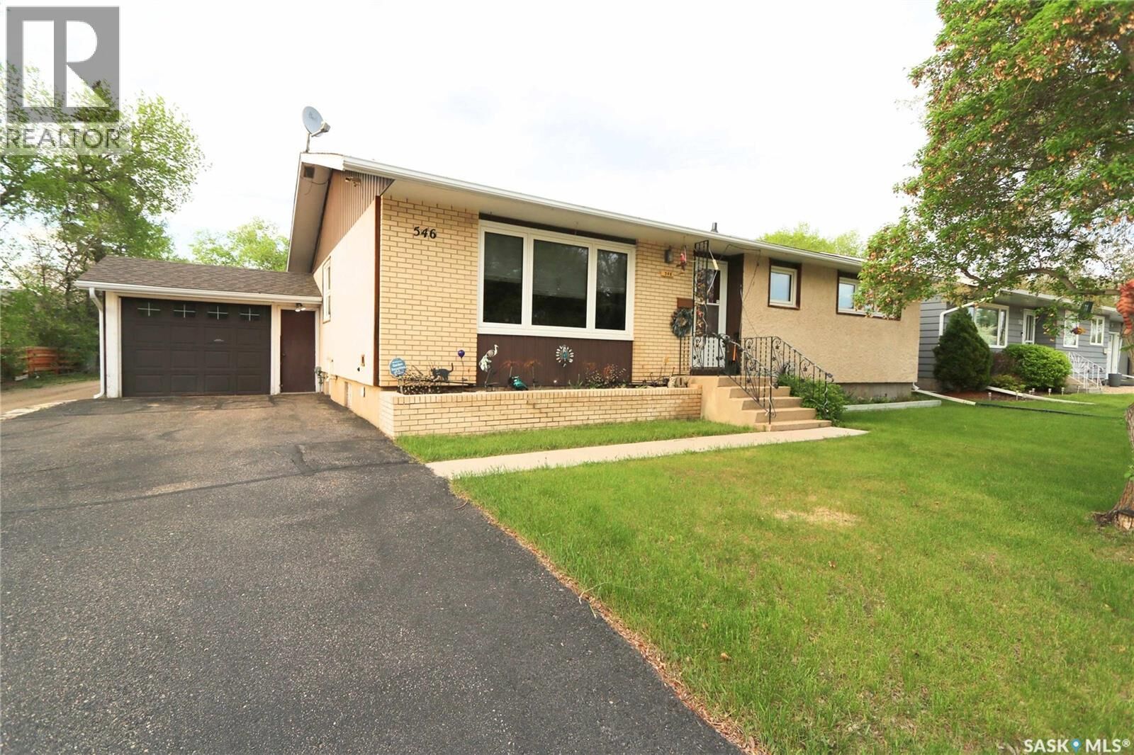 Property Photo:  546 Riverview Road  SK S3N 2X9 