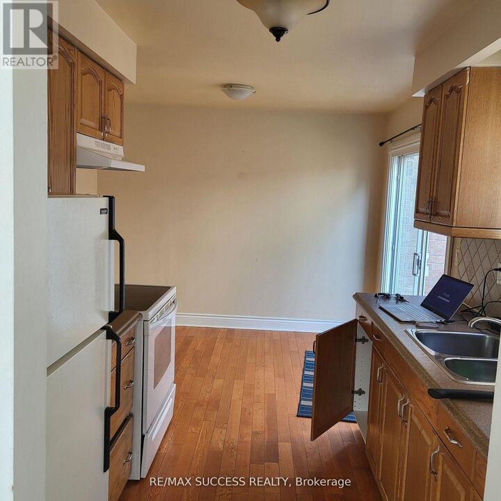Property Photo: 22 Omega Square South ON L6Z 1K5