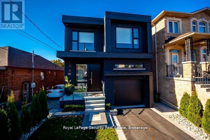 Property Photo:  70 Chamberlain Avenue 2  ON M6E 4K1 