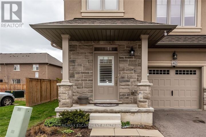 Property Photo:  98 Shoreview Place 42  ON L8E 0J4 