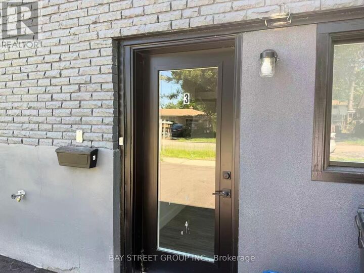 Property Photo: 69 Blythwood Road North 3 ON N2L 3Z9