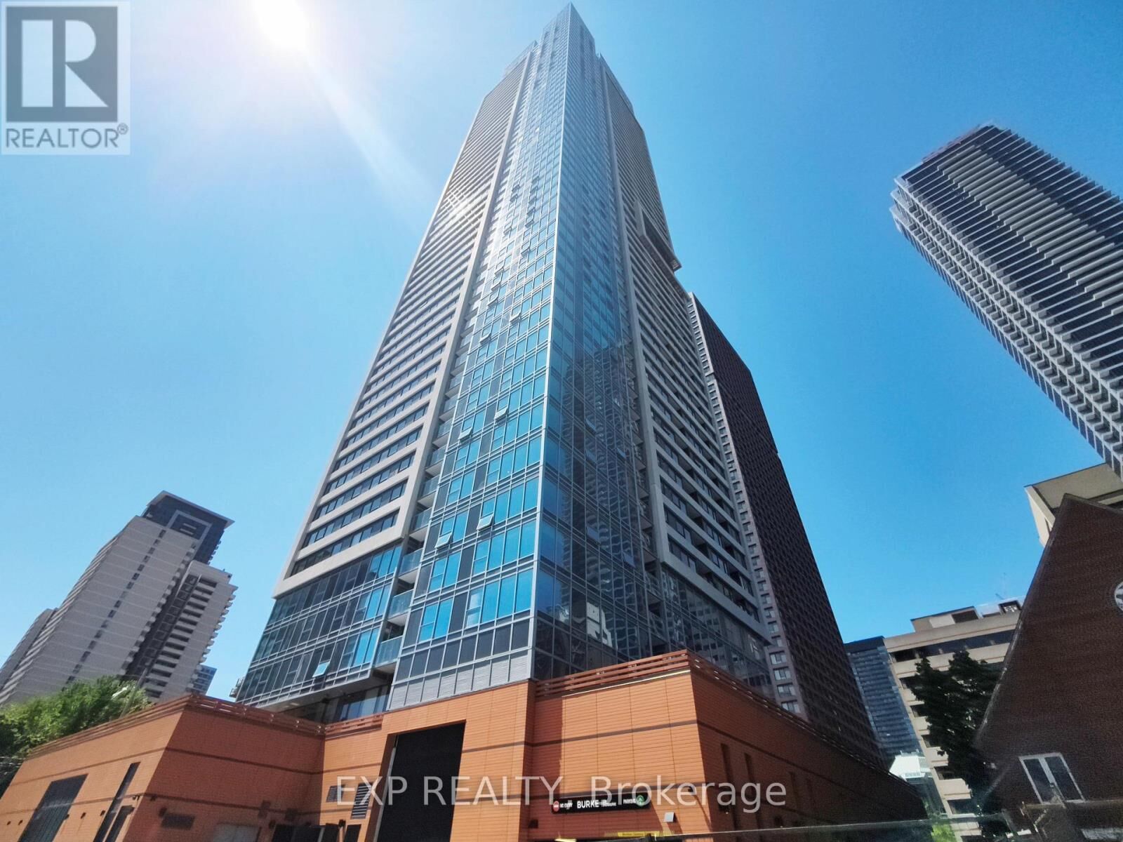 Property Photo:  609 Sherbourne Street 1704  ON M4X 1K7 