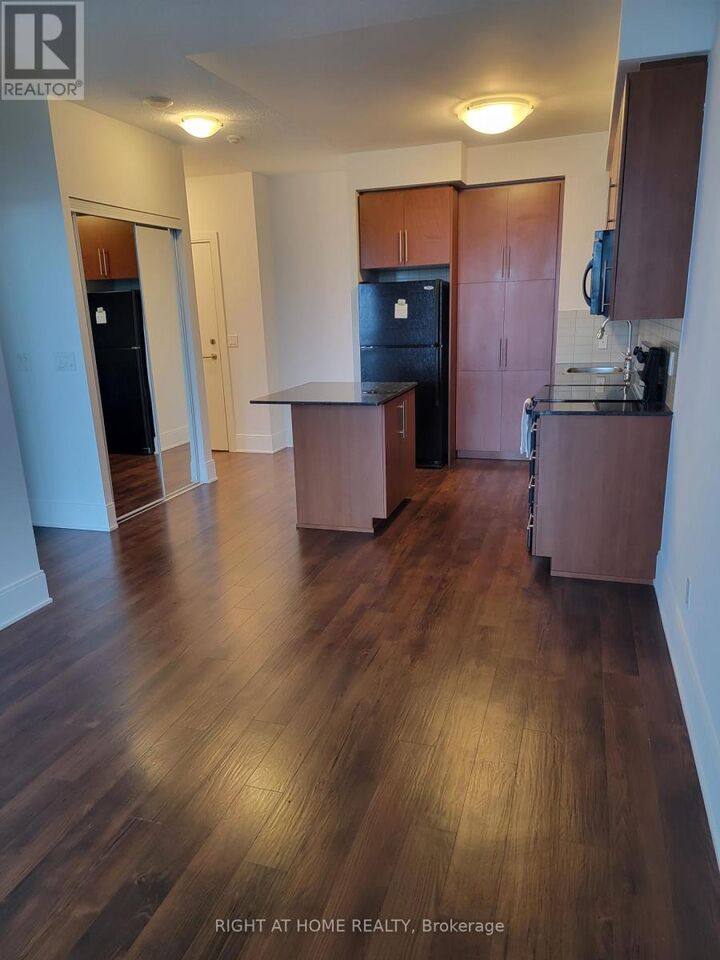 Property Photo: 330 Burnhamthorpe Road West 2306 ON L5B 0E1