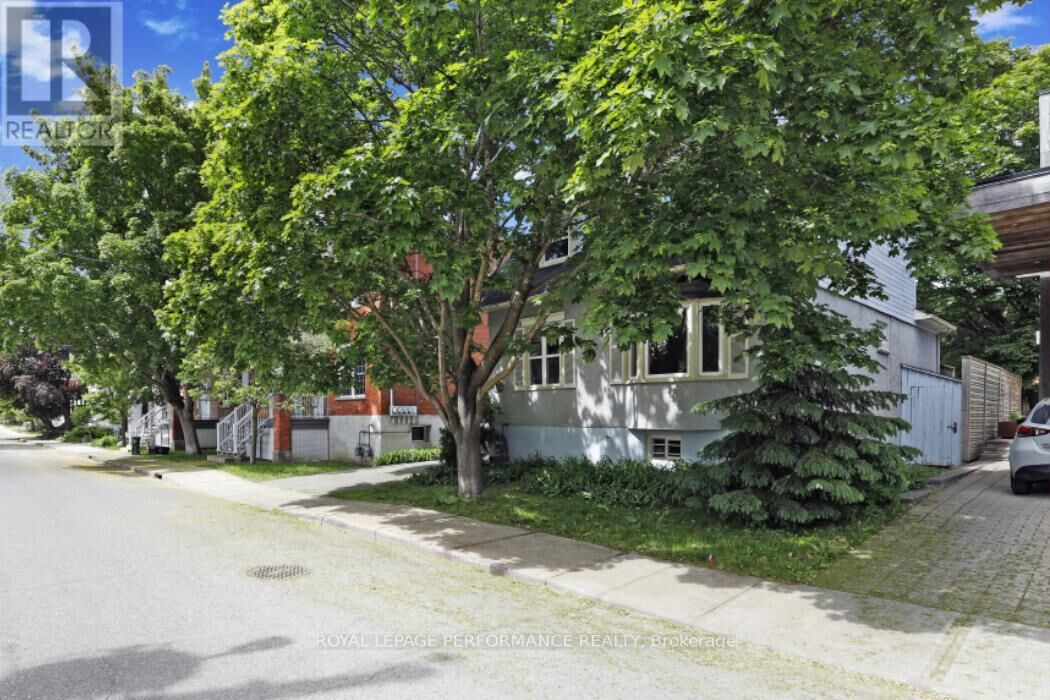 Property Photo: 152 Ivy Crescent ON K1M 1X6