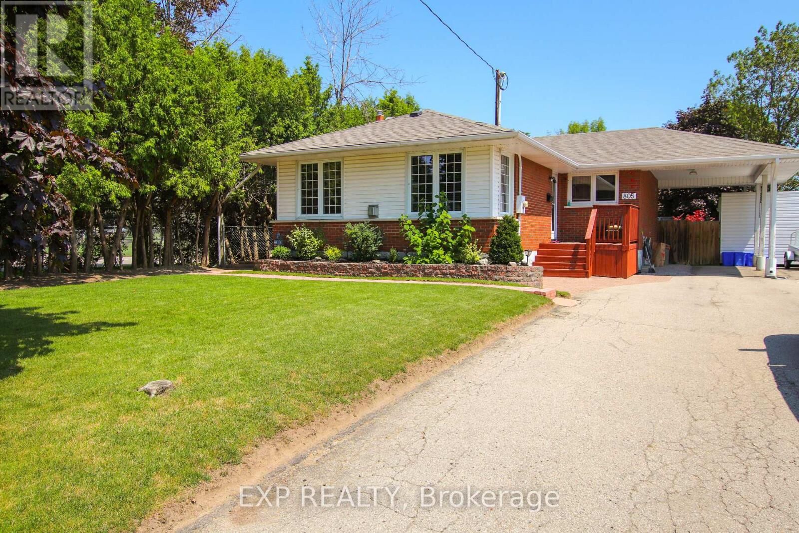 Property Photo:  805 Glengrove Street  ON L1J 5C7 