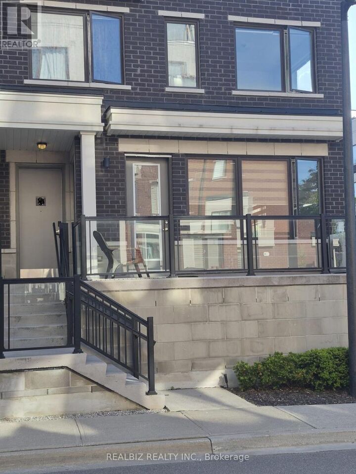 Property Photo:  400 Alex Gardner Circle 77  ON L4G 3G5 