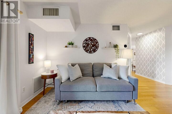 Property Photo:  684 Warden Avenue 331  ON M1L 4W4 