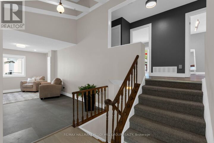 Photo de la propriété: 49 Noam Drive ON L4N 4N4