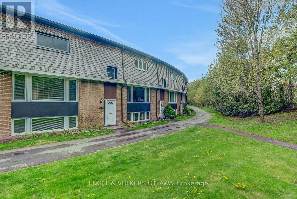Property Photo:  765 Springland Drive B  ON K1V 6L9 