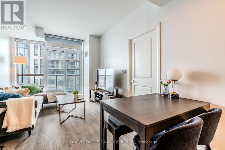 Property Photo:  17 Zorra Street 1911  ON M8Z 4Z6 