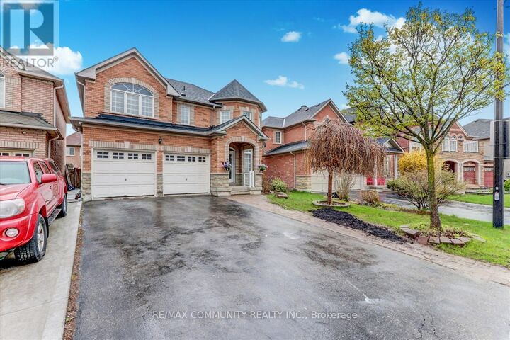 Property Photo:  86 Grosbeak Crescent  ON M1X 1X4 