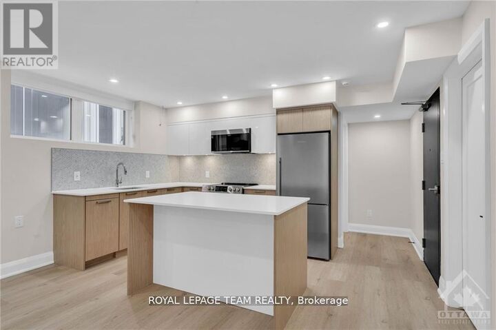 Property Photo:  58 Florence Street 8  ON K2P 0W7 