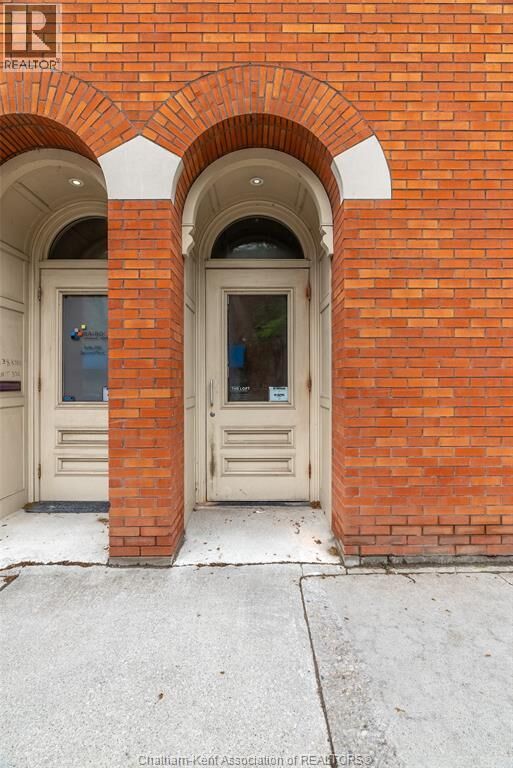 Property Photo:  138 King Street West 204  ON N7M 1E3 