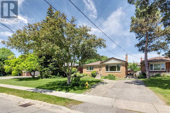 Property Photo:  308 Hendon Avenue  ON M2M 1B2 