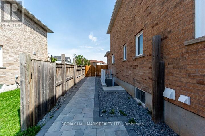 Property Photo:  114 Medland Avenue  ON L1P 1T5 