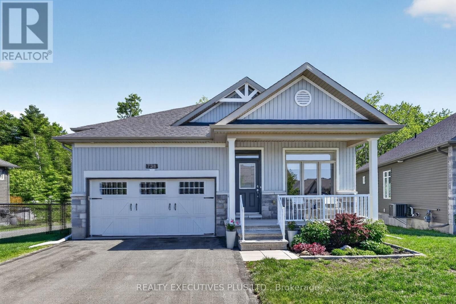 Property Photo:  738 Du Rivage Street  ON K4K 0K2 