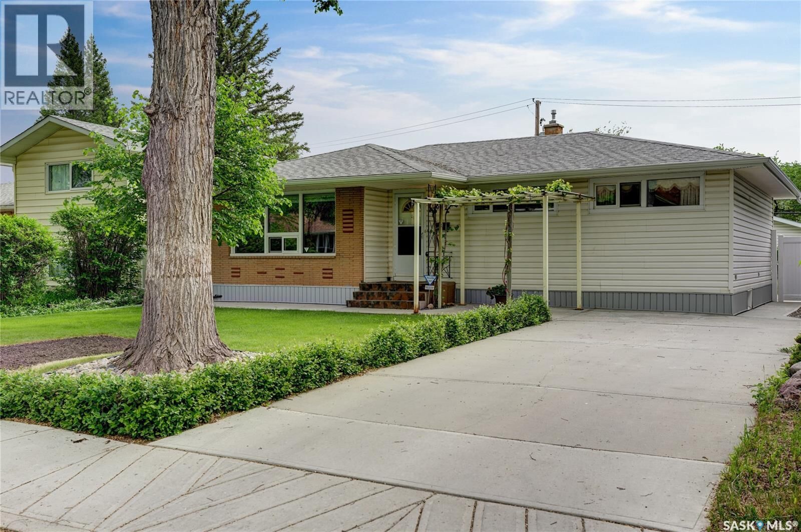 Property Photo:  4049 Garnet Street  SK S4S 3G8 