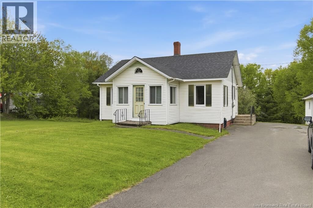 Property Photo:  305 Pleasant Drive  NB E4B 2S9 