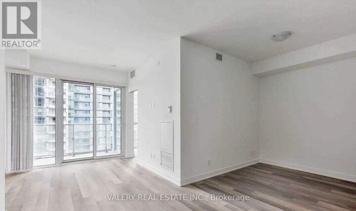 Property Photo:  5180 Yonge Street  ON M2N 0K5 