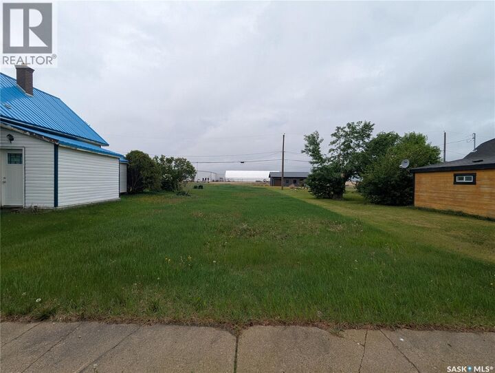 Property Photo:  209 Lerew Street  SK S0K 4N0 