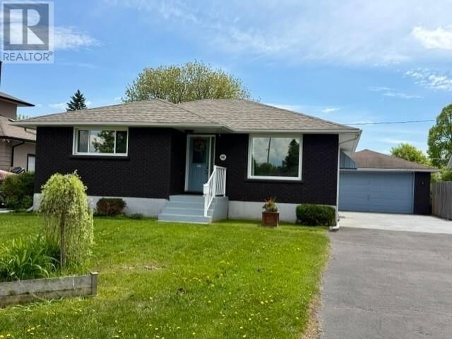 Property Photo:  448 Heather Cres  ON P7E 5K9 